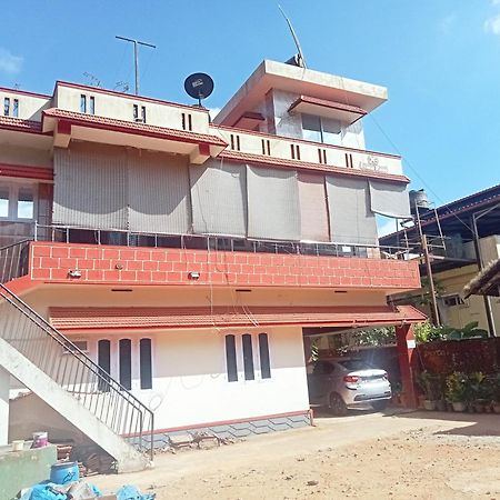 מדיקרי Eshwarkrupa Homestay מראה חיצוני תמונה