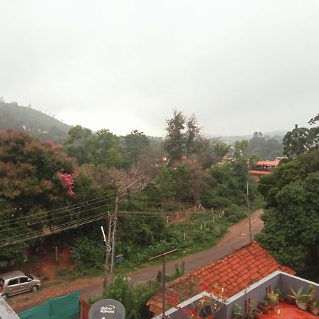 מדיקרי Eshwarkrupa Homestay מראה חיצוני תמונה