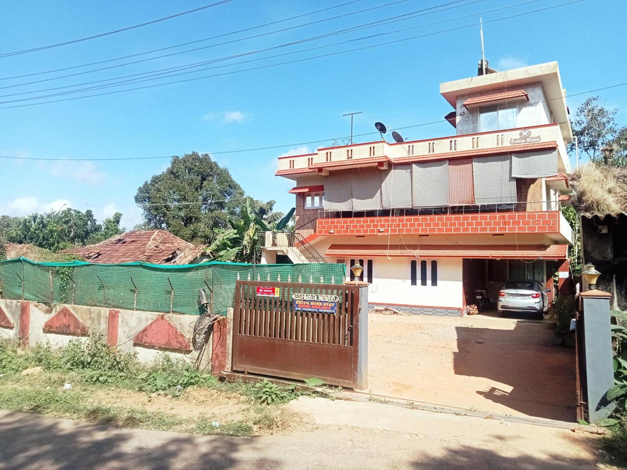 מדיקרי Eshwarkrupa Homestay מראה חיצוני תמונה