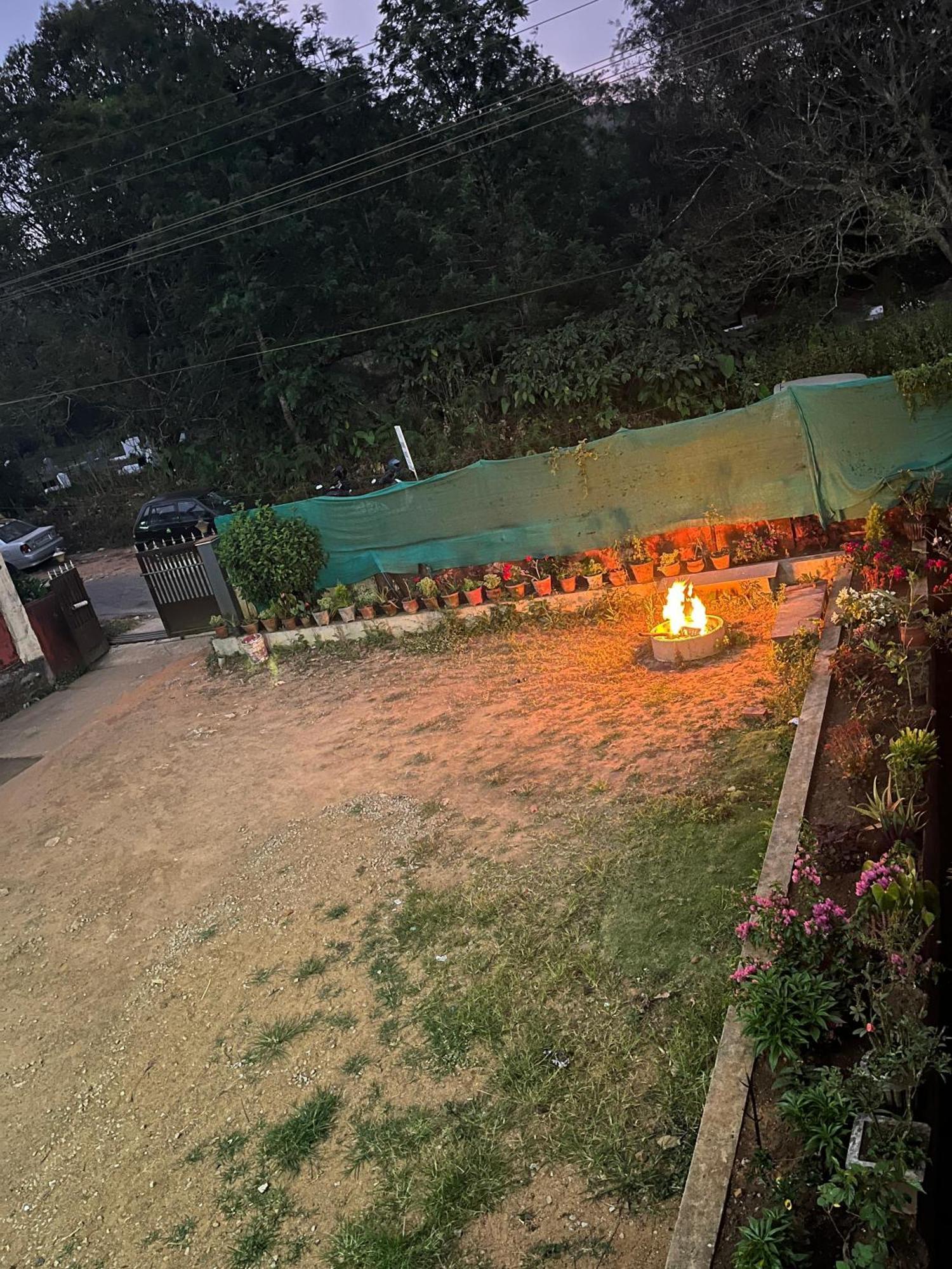 מדיקרי Eshwarkrupa Homestay מראה חיצוני תמונה