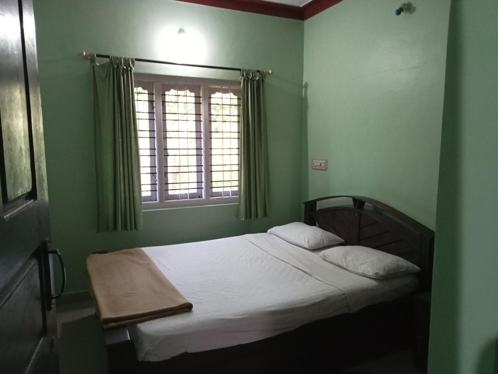מדיקרי Eshwarkrupa Homestay מראה חיצוני תמונה