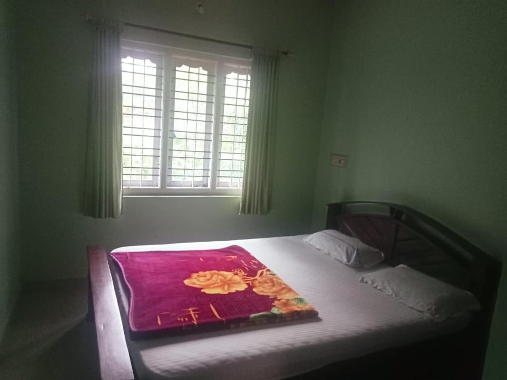 מדיקרי Eshwarkrupa Homestay מראה חיצוני תמונה