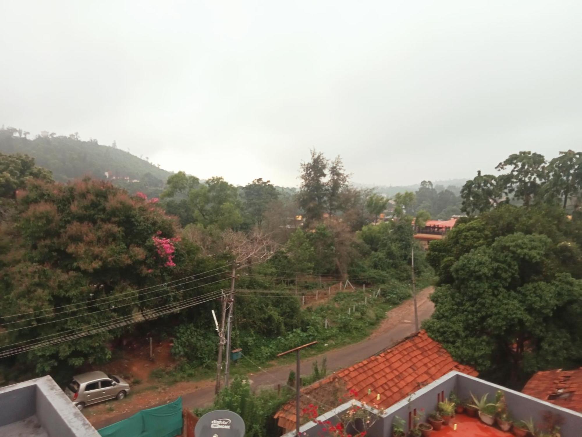 מדיקרי Eshwarkrupa Homestay מראה חיצוני תמונה
