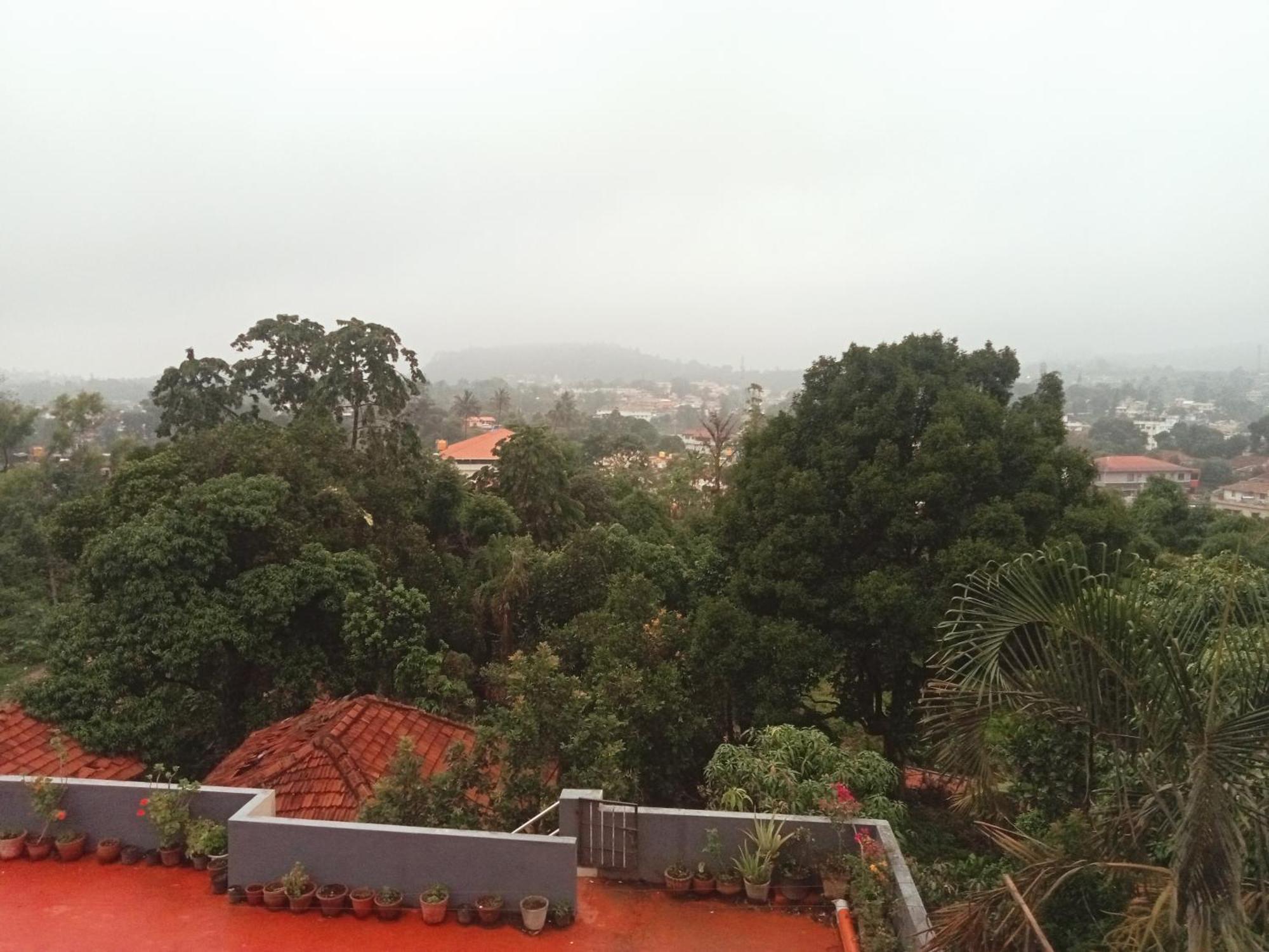 מדיקרי Eshwarkrupa Homestay מראה חיצוני תמונה