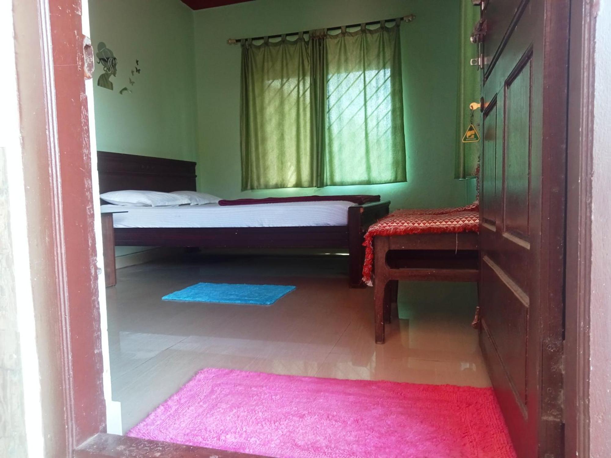 מדיקרי Eshwarkrupa Homestay מראה חיצוני תמונה