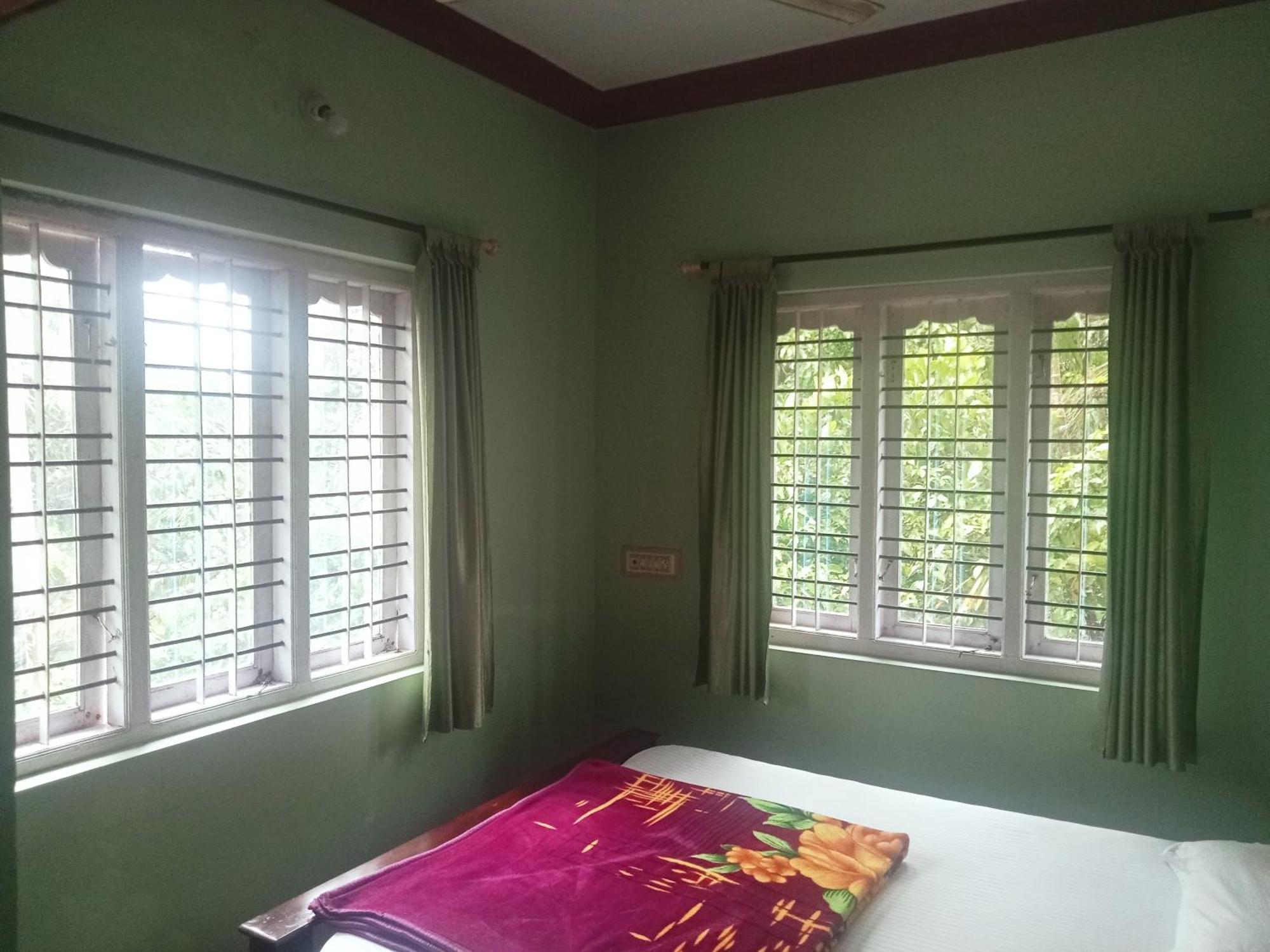 מדיקרי Eshwarkrupa Homestay מראה חיצוני תמונה